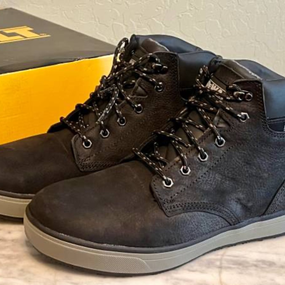 NIB Men's DeWalt Steel Toe Work Boots
